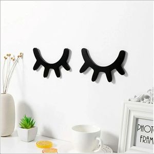 Sleepy eyes wall decor